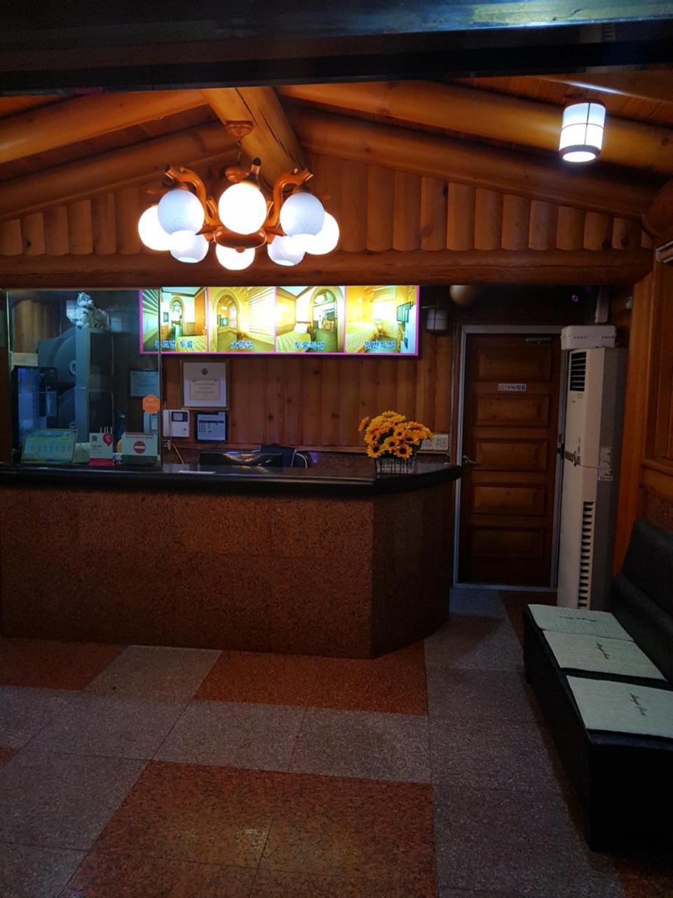 Pine Motel Порьон Екстер'єр фото