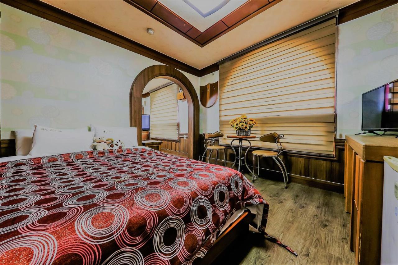 Pine Motel Порьон Екстер'єр фото