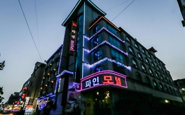 Pine Motel Порьон Екстер'єр фото
