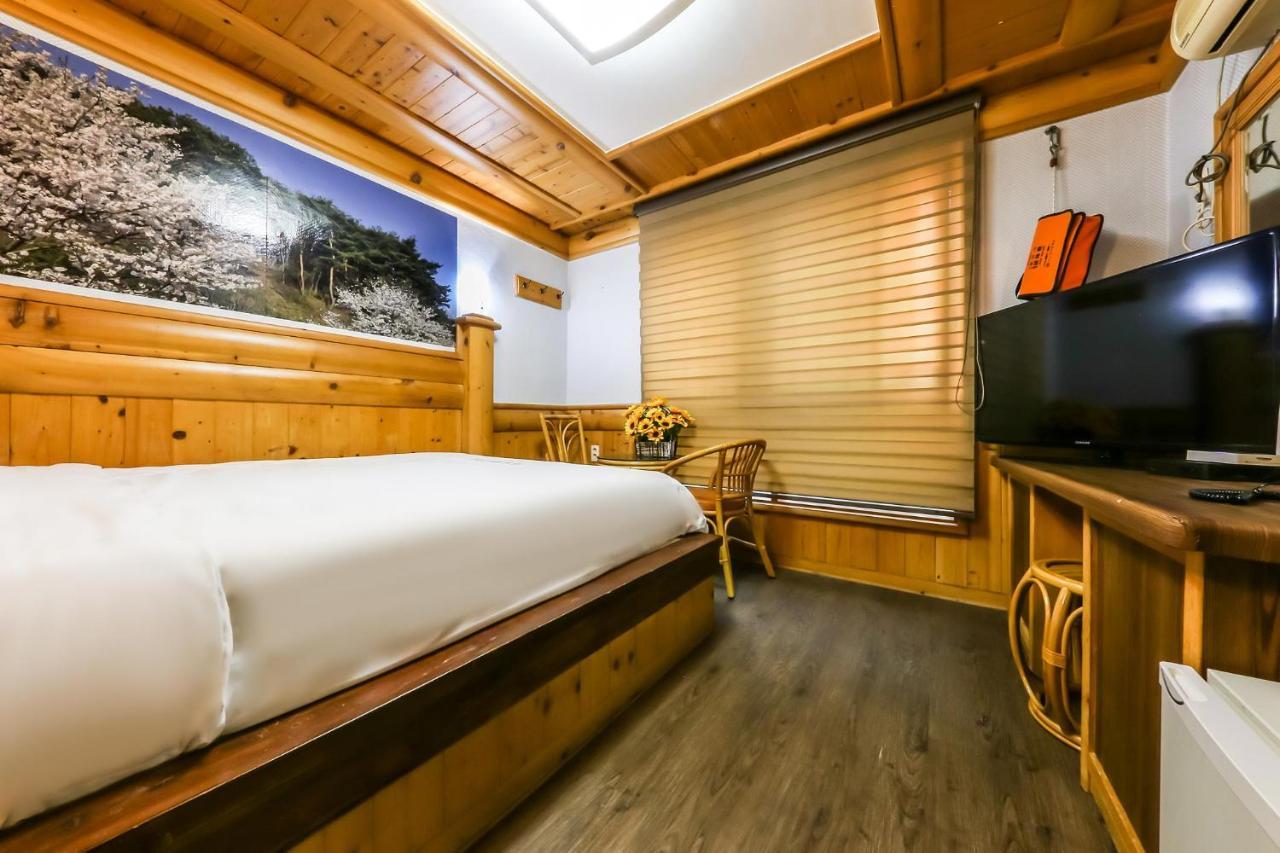 Pine Motel Порьон Екстер'єр фото