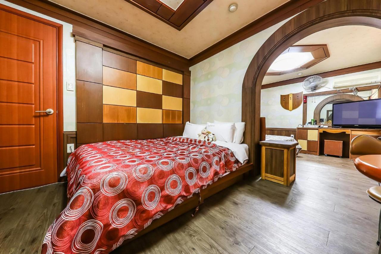Pine Motel Порьон Екстер'єр фото